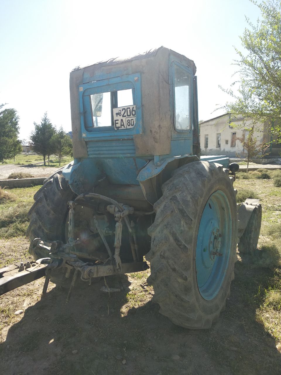 "Traktor" русумли, давлат рақами 80 ЕА 206.