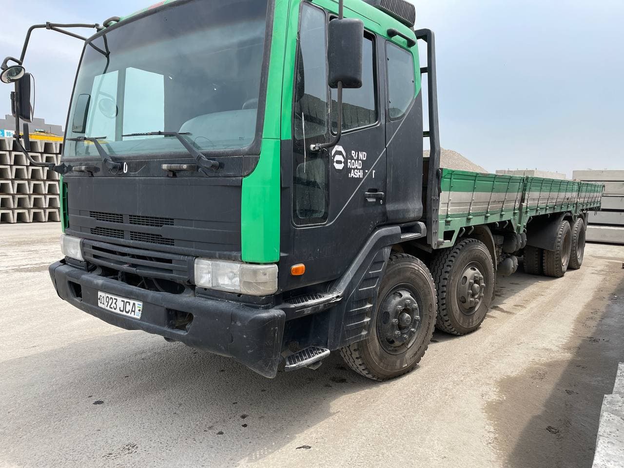 ДЭУ-КС44Т русумли, давлат рақами 01 923 JCA.