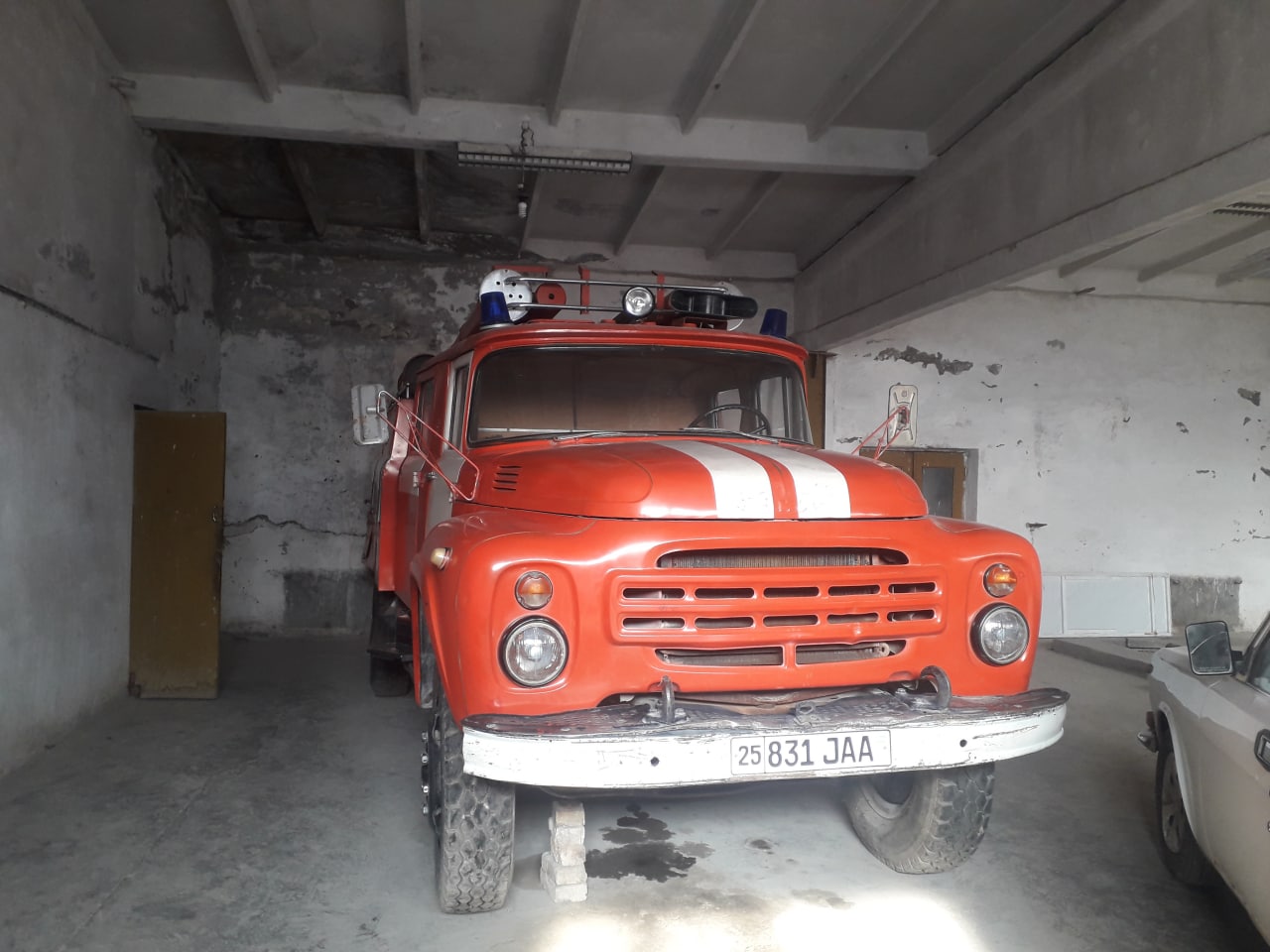 ZIL-130 ATS 40130 63ВО1 русумли, давлат рақамли  25 831 JAA