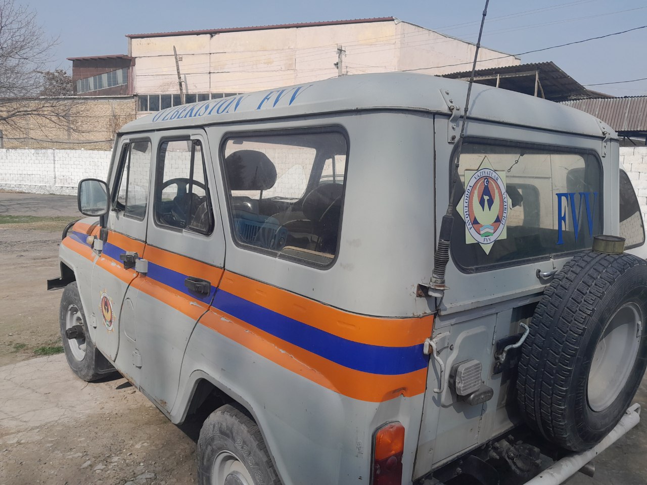 УАЗ-31519 русумли  60/040 FVV давлат рақамли
