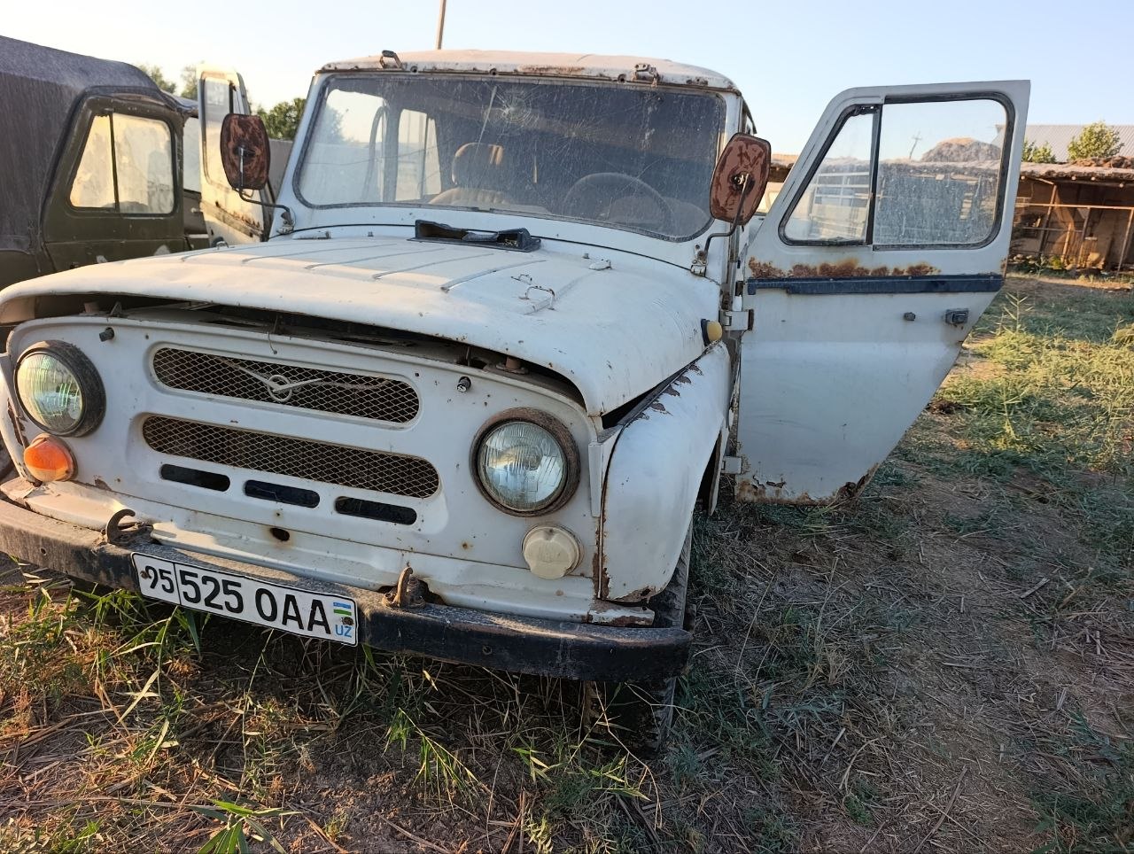 УАЗ 315148095 русумли давлат рақами 95/525OAA бўлган автомашина